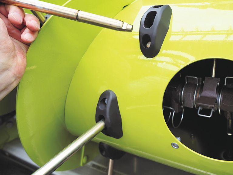 383977_27 Detail image: Replacing the intake auger fingers.