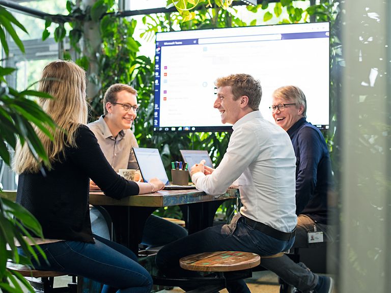 working-areas-image-marketing Colleagues in the meeting room